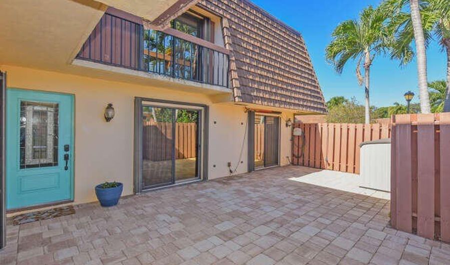 11 Atrium Cir D, Atlantis, FL 33462 - 3 Beds, 3 Bath