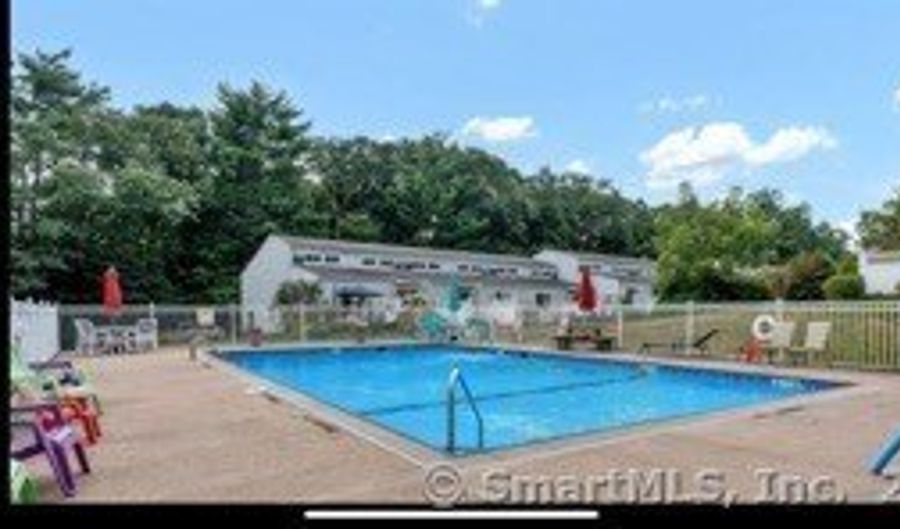 50 E Hill Rd APT 4D, Canton, CT 06019 - 2 Beds, 2 Bath