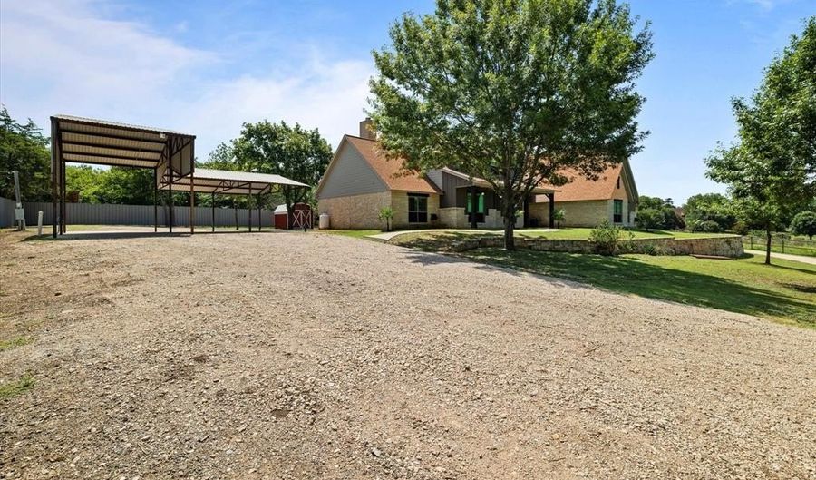 402 N Parkway Dr, Alvarado, TX 76009 - 5 Beds, 4 Bath