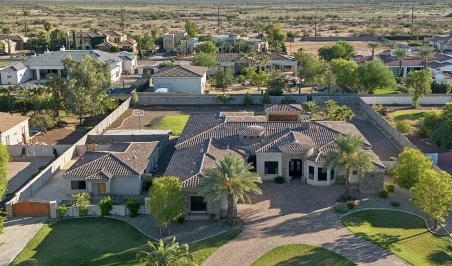 11407 E Bellflower Ct, Chandler, AZ 85249 - 6 Beds, 5 Bath