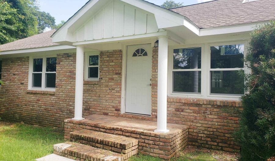 45801 Eastwood Dr, Bay Minette, AL 36507 - 4 Beds, 2 Bath