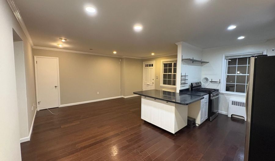 163 TALBOTT St 163, Rockville, MD 20852 - 2 Beds, 1 Bath