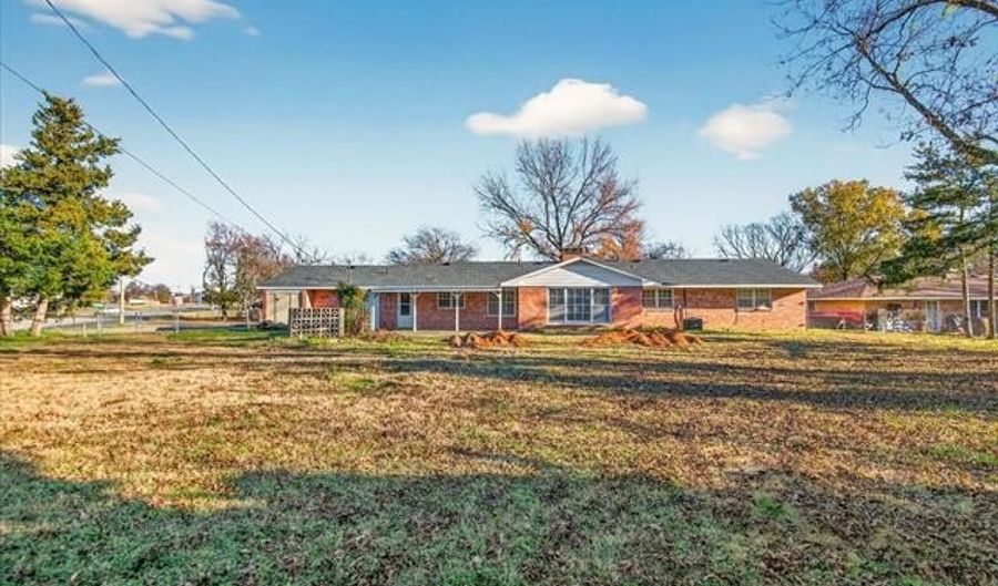 701 Winding Way, Bartlesville, OK 74006 - 3 Beds, 2 Bath