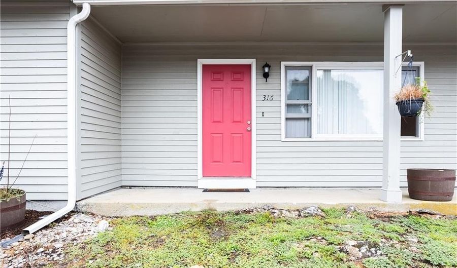 10 East St 316, Cranston, RI 02920 - 2 Beds, 1 Bath