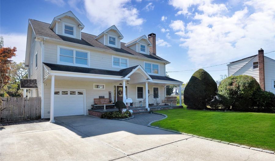 142 Cedar St, Amityville, NY 11701 - 4 Beds, 3 Bath