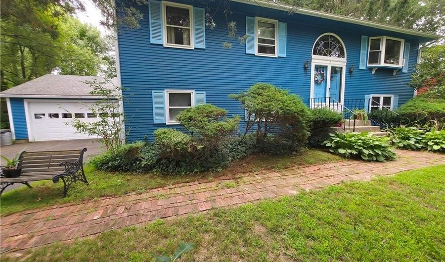 19 Betsy Williams Cir, Johnston, RI 02919 - 3 Beds, 3 Bath