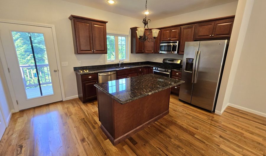 19 Oak Branch Dr 19, Brookfield, CT 06804 - 2 Beds, 3 Bath