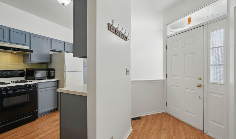 2052 WAVERLY Ln, Algonquin, IL 60102 - 2 Beds, 2 Bath