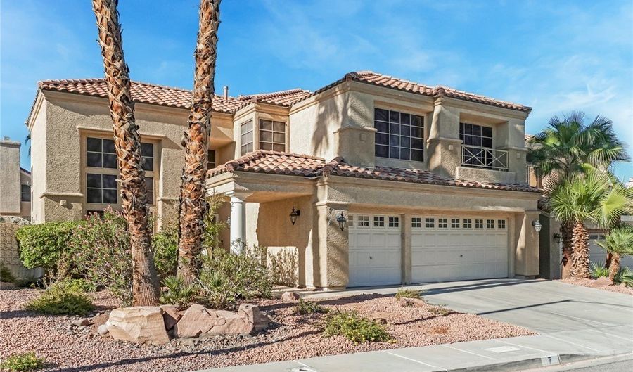 7 Crown Valley Dr, Henderson, NV 89074 - 6 Beds, 4 Bath