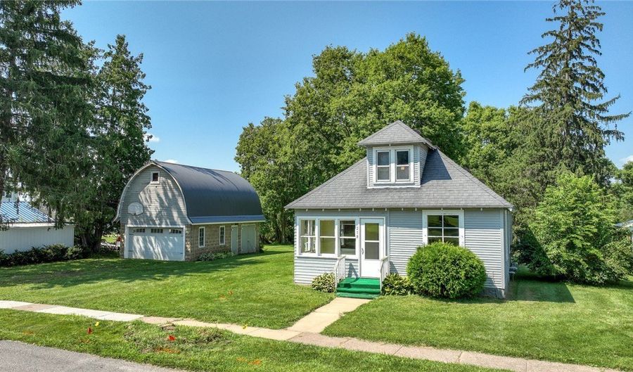 218 E Clark St, Alma Center, WI 54611 - 2 Beds, 1 Bath