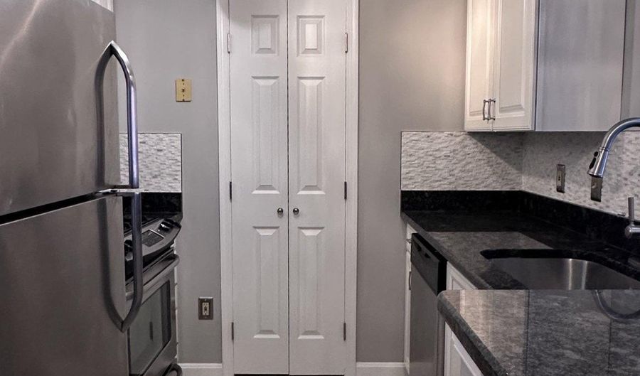4808 MOORLAND Ln 501, Bethesda, MD 20814 - 1 Beds, 1 Bath
