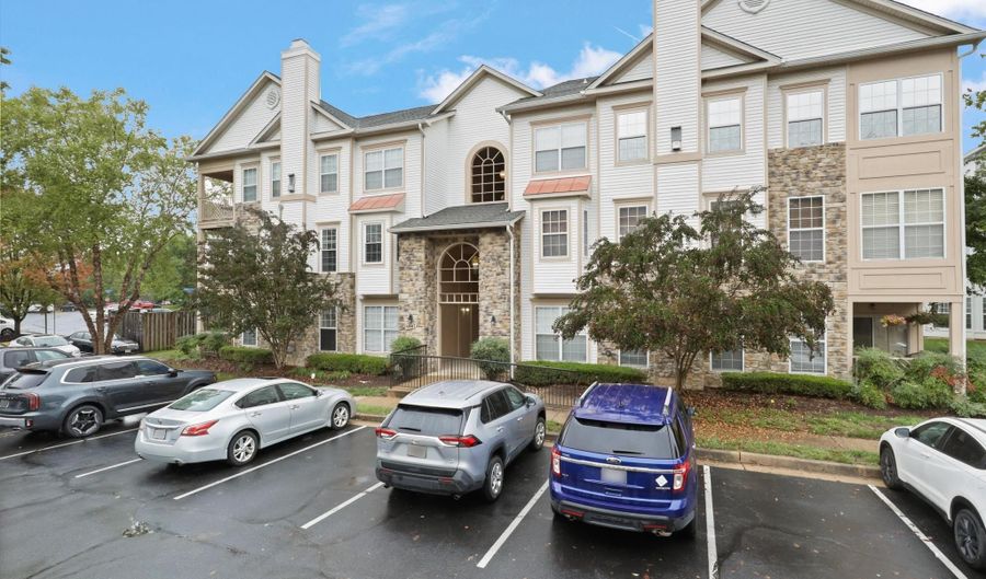 5947 FOUNDERS HILL Dr 201, Alexandria, VA 22310 - 2 Beds, 2 Bath