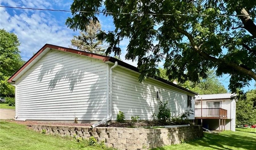 103 High St, Big Stone City, SD 57216 - 3 Beds, 2 Bath