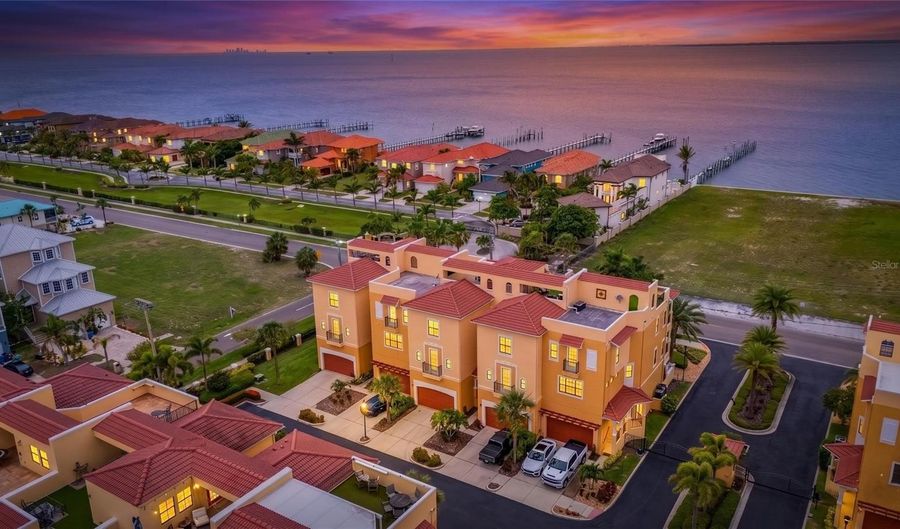 6408 MAYRA SHORES Ln, Apollo Beach, FL 33572 - 5 Beds, 4 Bath