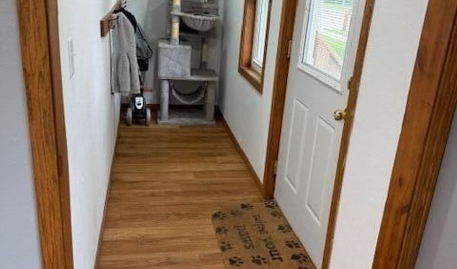 715 N Kline St, Aberdeen, SD 57401 - 3 Beds, 1 Bath