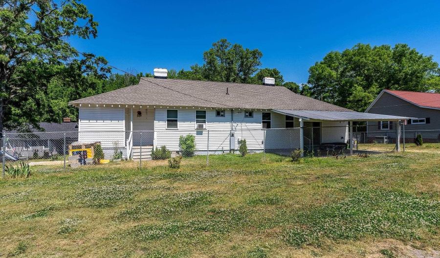 27 Smythe St, Belton, SC 29627 - 2 Beds, 2 Bath