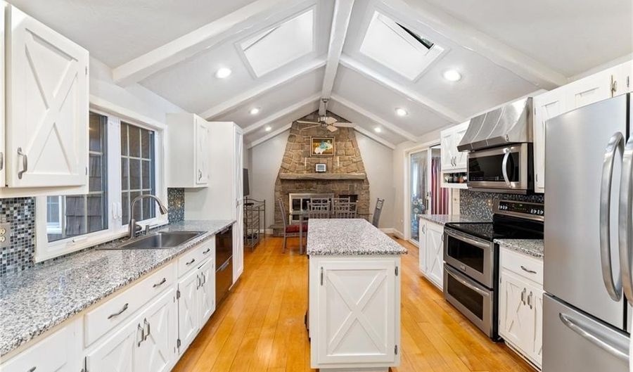 12 Georgiana Dr, Cumberland, RI 02864 - 3 Beds, 5 Bath