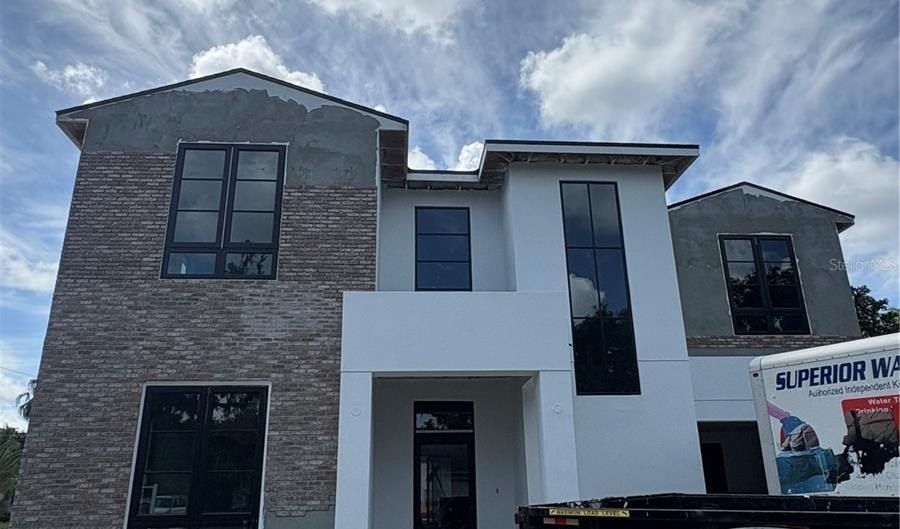 1402 STETSON St, Orlando, FL 32804 - 5 Beds, 5 Bath