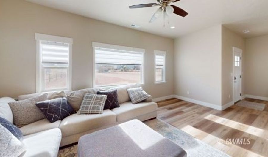 1015 E Canyon Dr, Big Water, UT 84741 - 3 Beds, 2 Bath
