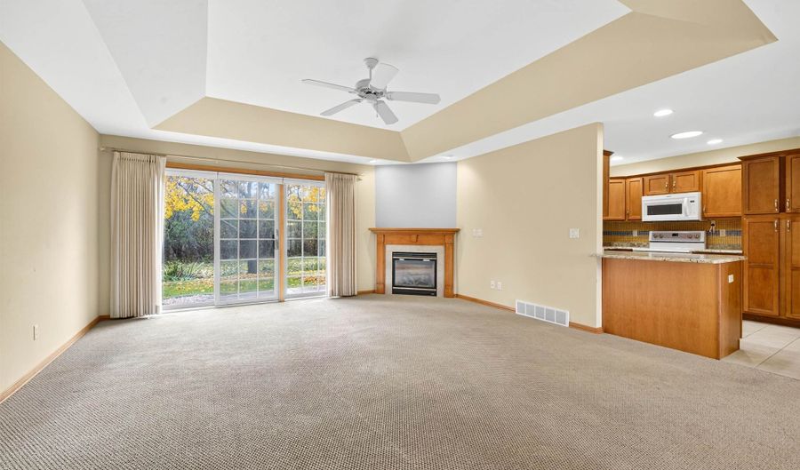 4733 WESTBROOK Ct, Appleton, WI 54913 - 2 Beds, 3 Bath