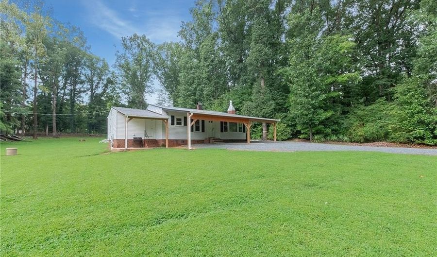 646 Hawthorne Dr, Asheboro, NC 27205 - 3 Beds, 1 Bath