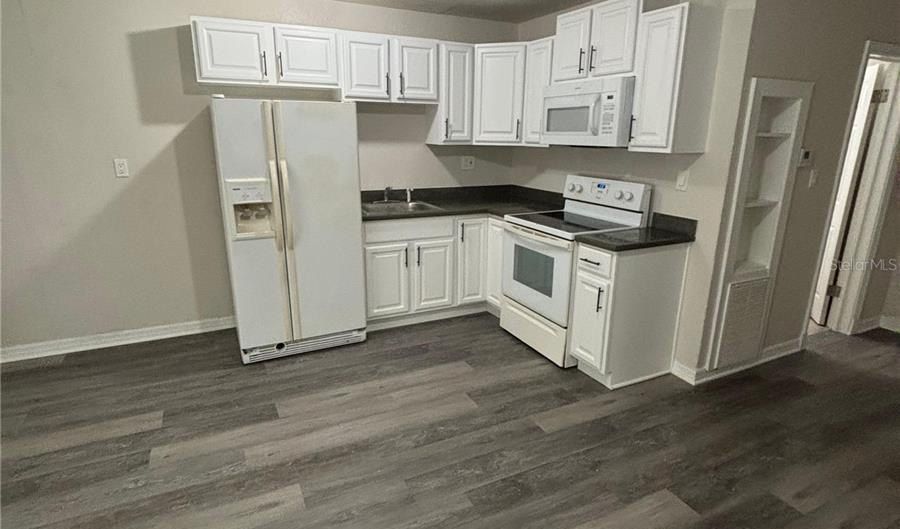 200 MAGNOLIA St, Altamonte Springs, FL 32701 - 2 Beds, 1 Bath