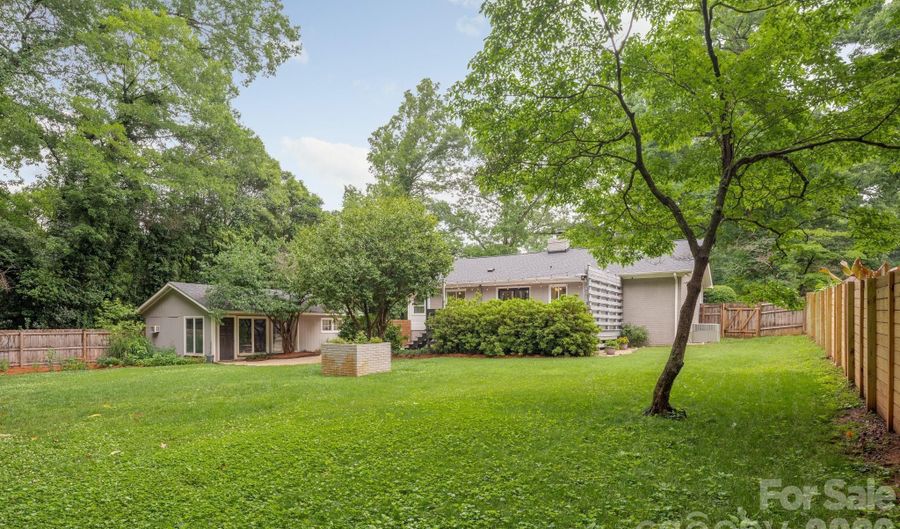3227 Driftwood Dr, Charlotte, NC 28205 - 3 Beds, 1 Bath