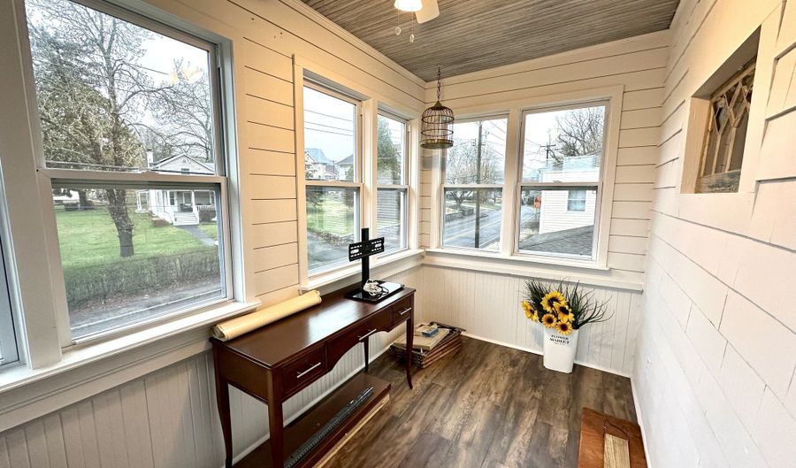 88 Franklin St 2nd floor, Ansonia, CT 06401 - 2 Beds, 1 Bath