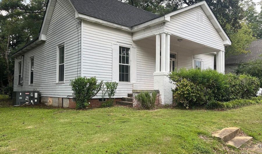 317 Semmes St, Alexander City, AL 35010 - 2 Beds, 2 Bath