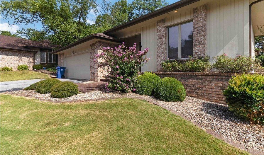 6 Teresa Dr, Bella Vista, AR 72715 - 2 Beds, 2 Bath