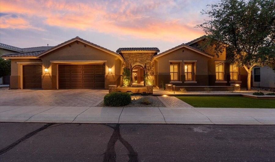 2237 W TWAIN Dr, Anthem, AZ 85086 - 4 Beds, 4 Bath