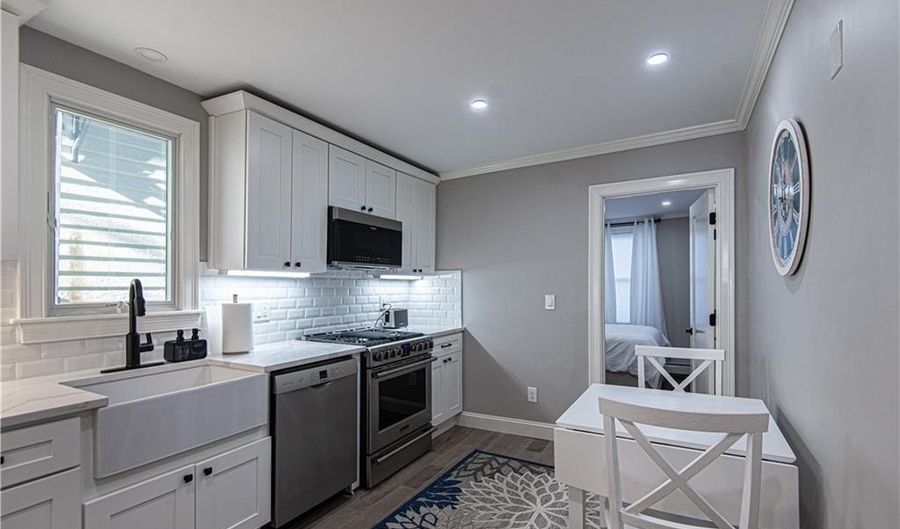 30 Prospect Hl 1, Newport, RI 02840 - 2 Beds, 1 Bath