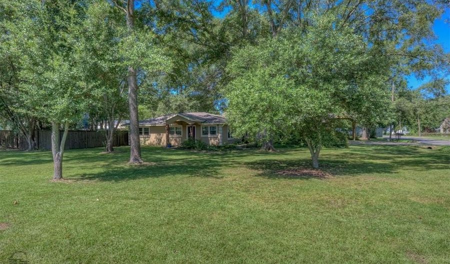 319 Larkin St, Benton, LA 71006 - 3 Beds, 2 Bath