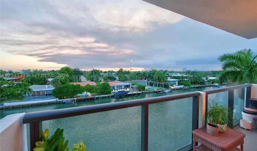 9800 W Bay Harbor Dr 503, Bay Harbor Islands, FL 33154 - 2 Beds, 2 Bath