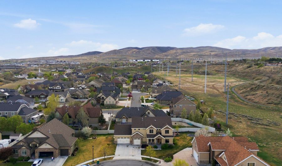 1497 W MEADOW GLEN Dr, Bluffdale, UT 84065 - 6 Beds, 4 Bath