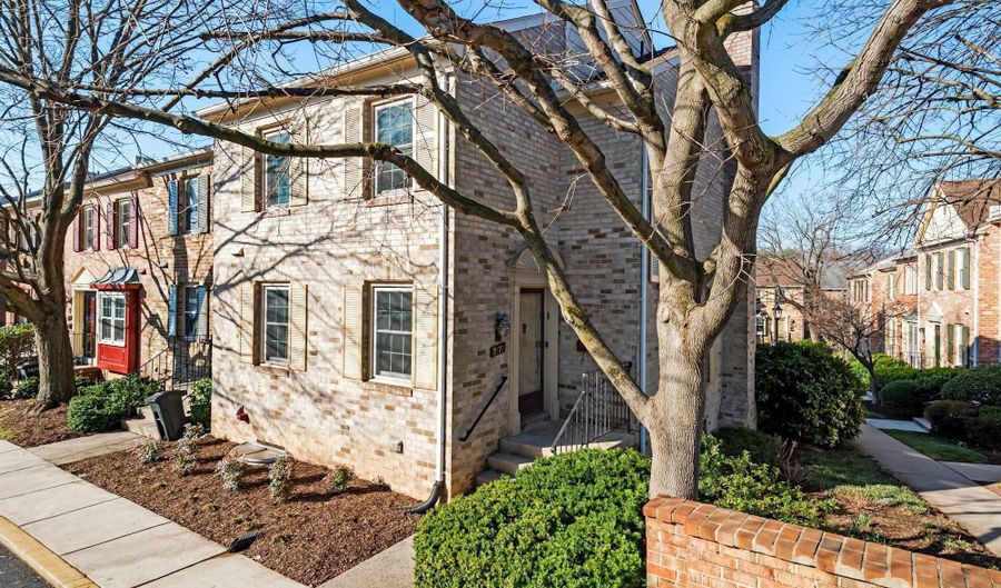 7572 WESTLAKE Ter 56, Bethesda, MD 20817 - 4 Beds, 4 Bath