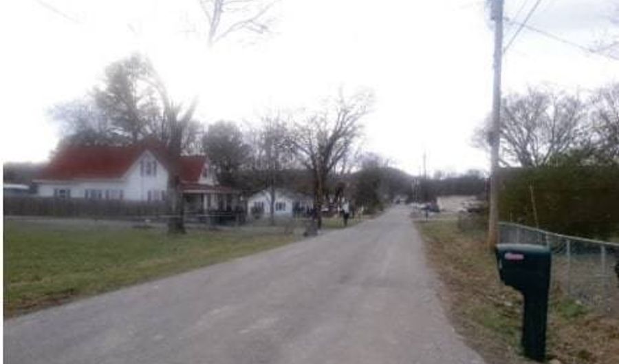 107 Elm St, Ashland City, TN 37015 - 3 Beds, 1 Bath