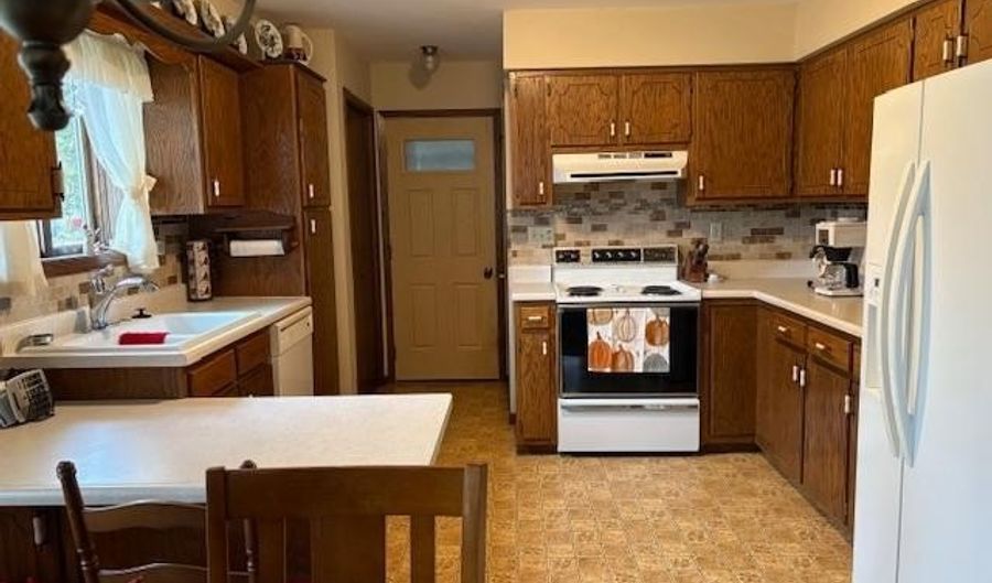 1628 10TH Ave, Antigo, WI 54409 - 2 Beds, 2 Bath