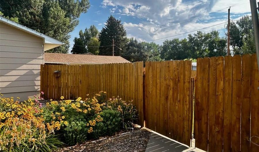401 S 7th St, Basin, WY 82410 - 3 Beds, 1 Bath