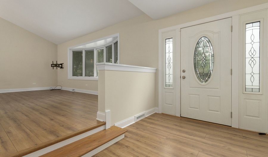 2003 E Lillian Ln, Arlington Heights, IL 60004 - 4 Beds, 3 Bath