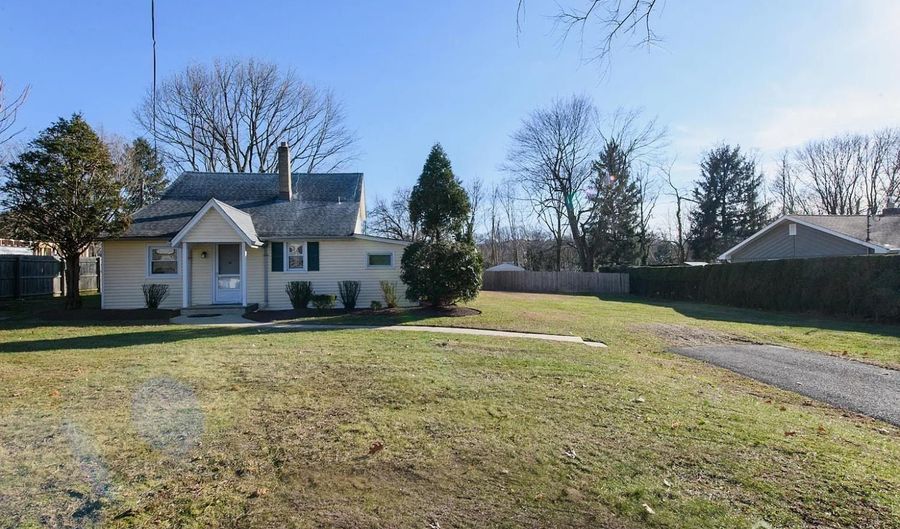 2 Woodbrook Dr, Aberdeen, NJ 07747 - 2 Beds, 1 Bath