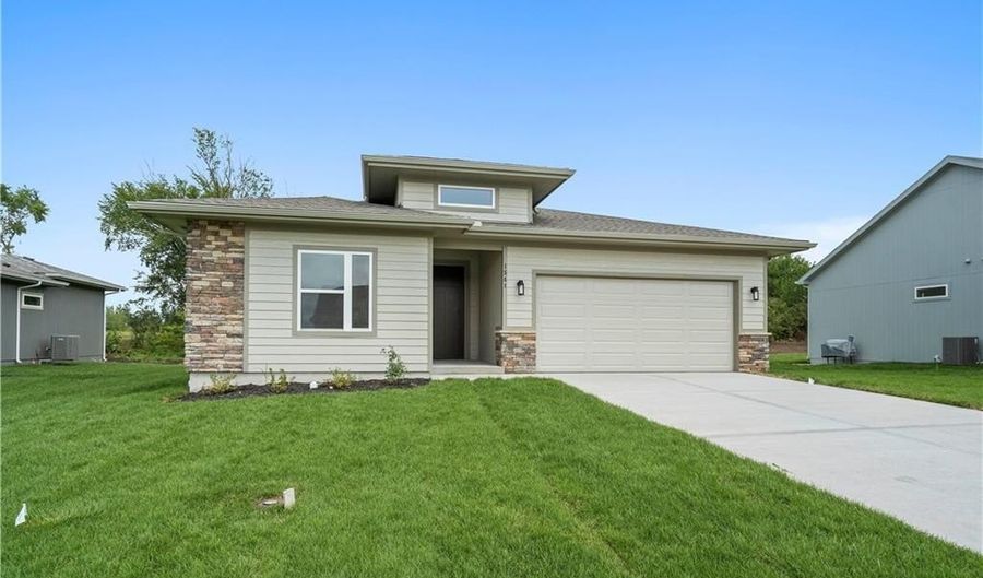 1549 N Grayhawk Dr, Basehor, KS 66007 - 4 Beds, 4 Bath