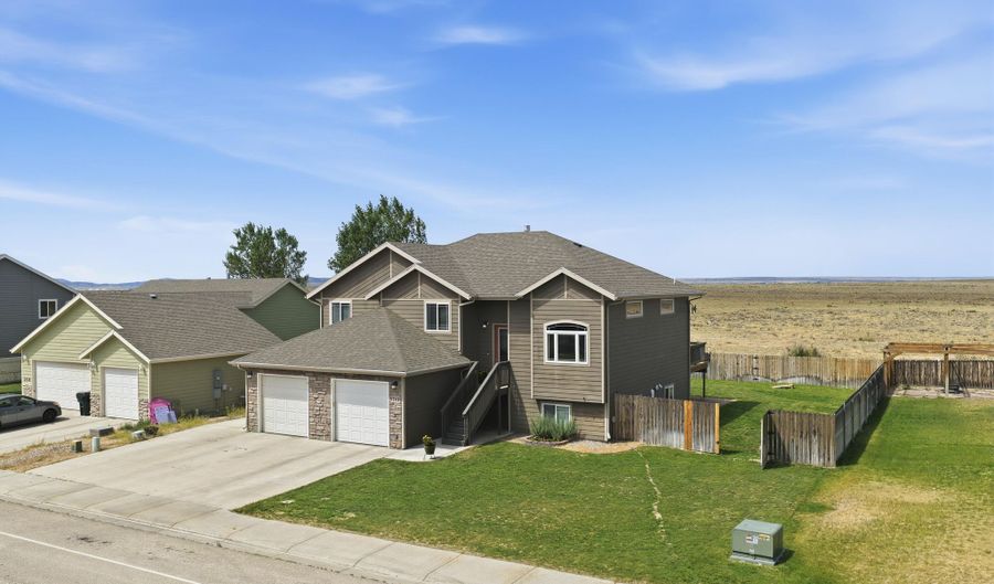 5742 ANTELOPE Dr, Casper, WY 82604 - 5 Beds, 4 Bath