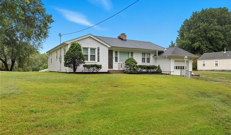 2943 NE Walnut Rd, Avondale, MO 64117 - 2 Beds, 2 Bath