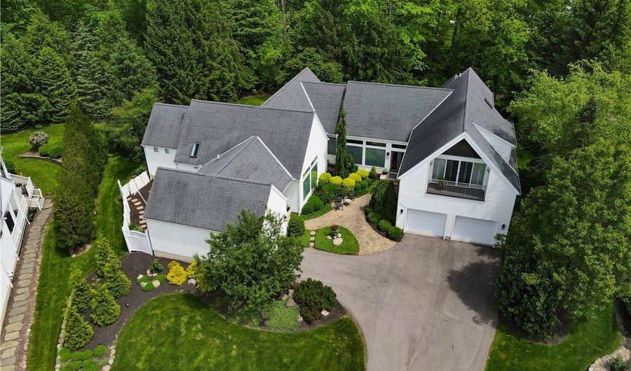 255 Bonnie Ln, Aurora, OH 44202 - 4 Beds, 5 Bath