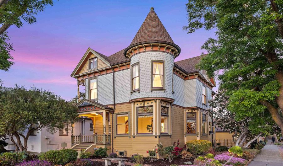 1024 Regent St, Alameda, CA 94501 - 5 Beds, 2 Bath