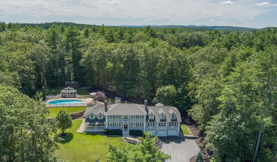 127 Hooksett Rd, Auburn, NH 03032 - 4 Beds, 3 Bath