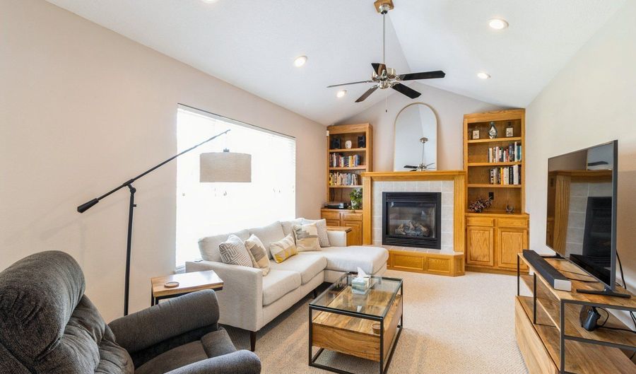 2932 SW Meadow Ridge Dr, Ankeny, IA 50023 - 3 Beds, 3 Bath