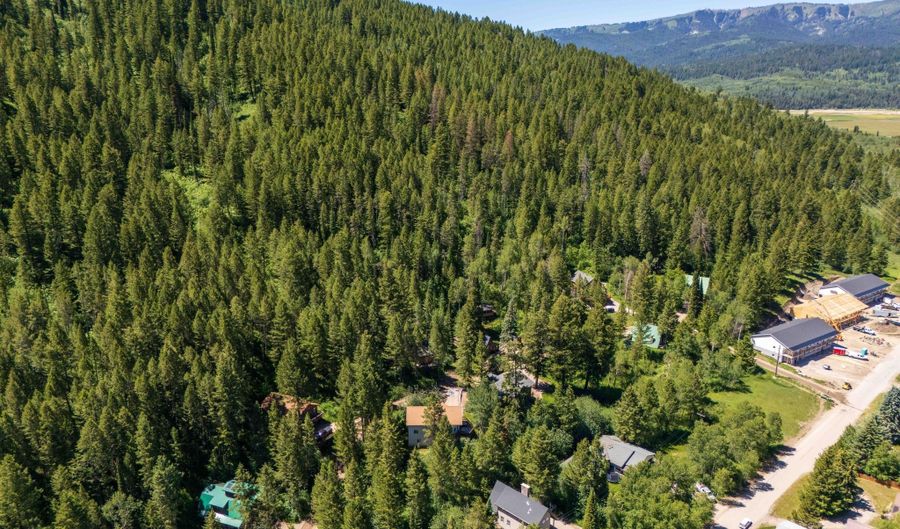 166 STOOR Dr, Alpine, WY 83128 - 3 Beds, 3 Bath