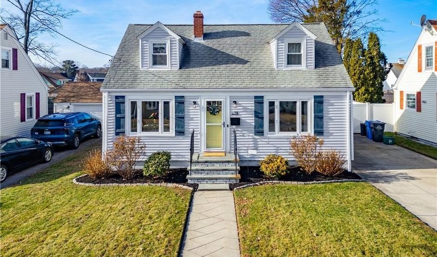38 Bridgton Rd, Cranston, RI 02910 - 3 Beds, 1 Bath